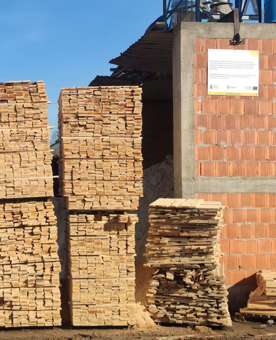 Deska szalunkowa na placu