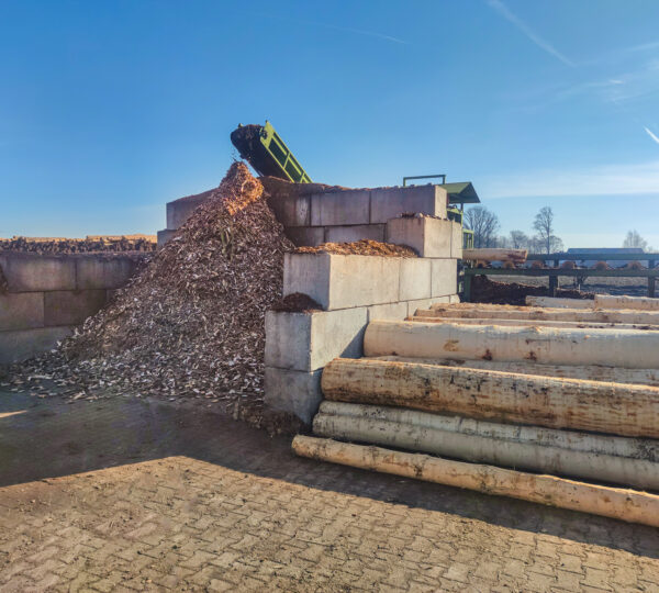 Stanowisko korowania drewna